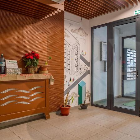 Gvitown Central Apartment Bukares Bagian luar foto