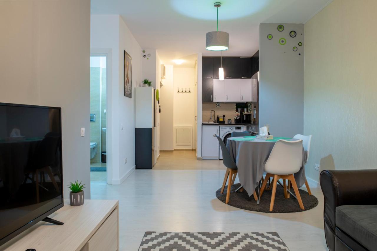 Gvitown Central Apartment Bukares Bagian luar foto