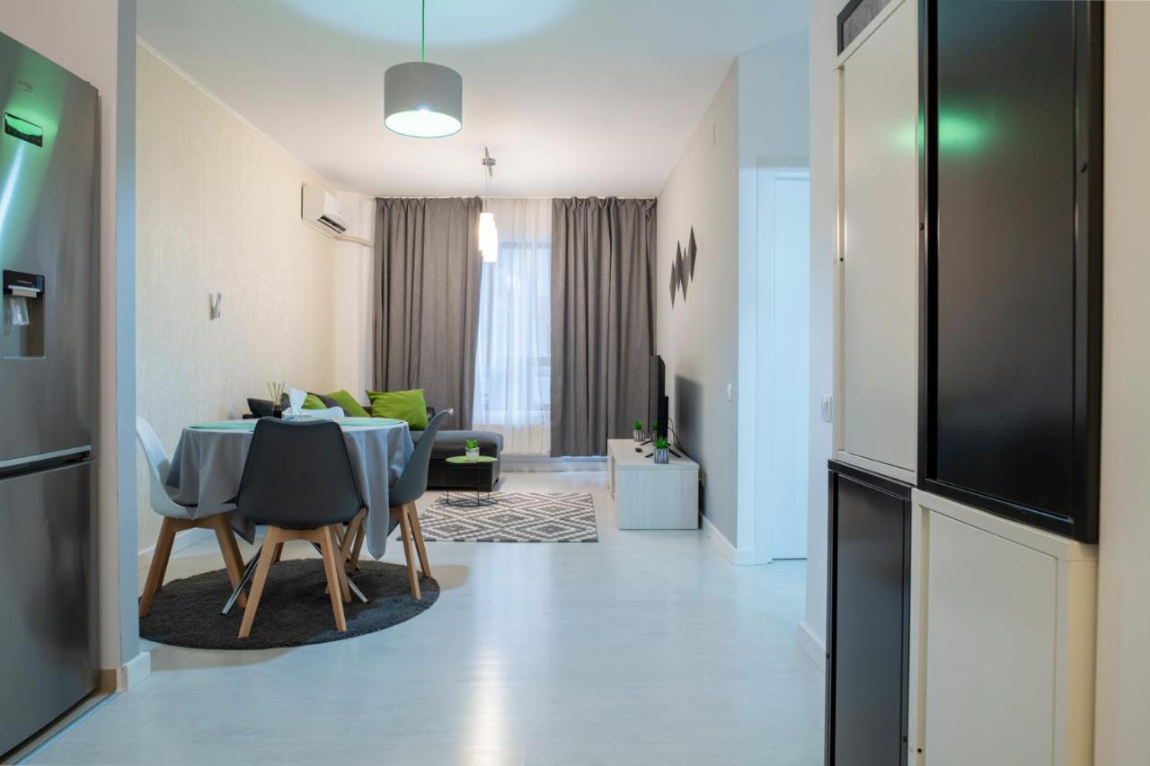 Gvitown Central Apartment Bukares Bagian luar foto