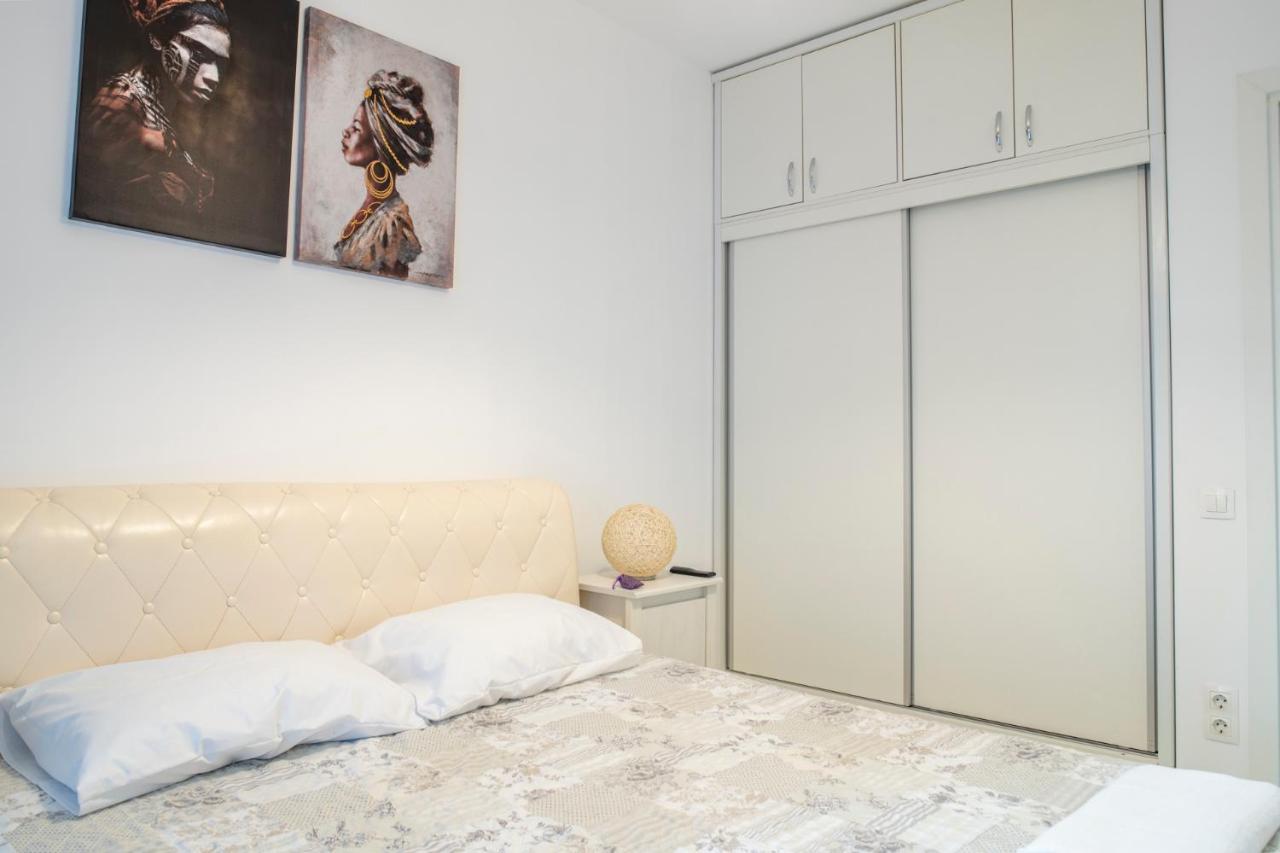 Gvitown Central Apartment Bukares Bagian luar foto