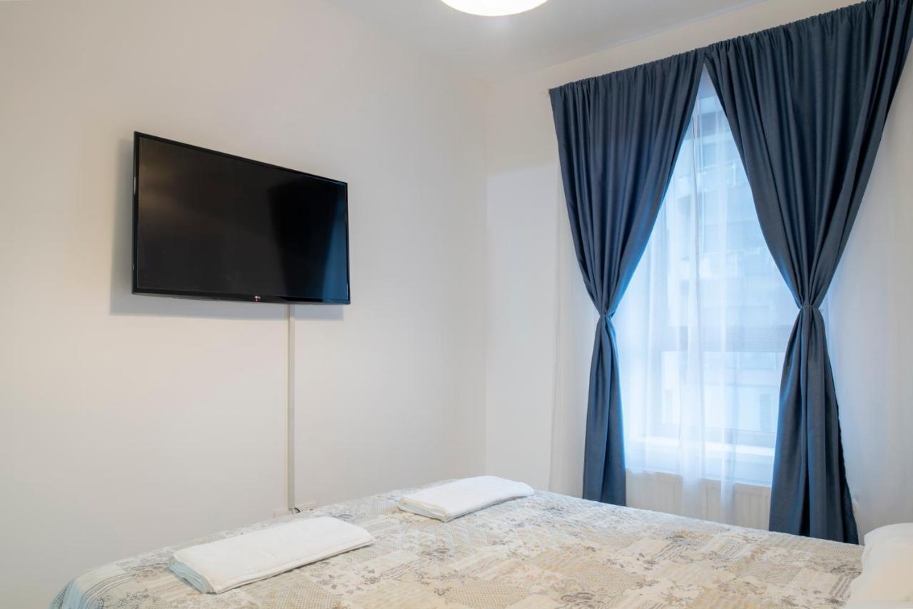 Gvitown Central Apartment Bukares Bagian luar foto