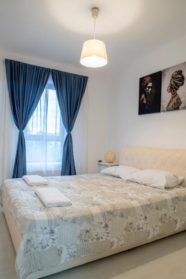 Gvitown Central Apartment Bukares Bagian luar foto
