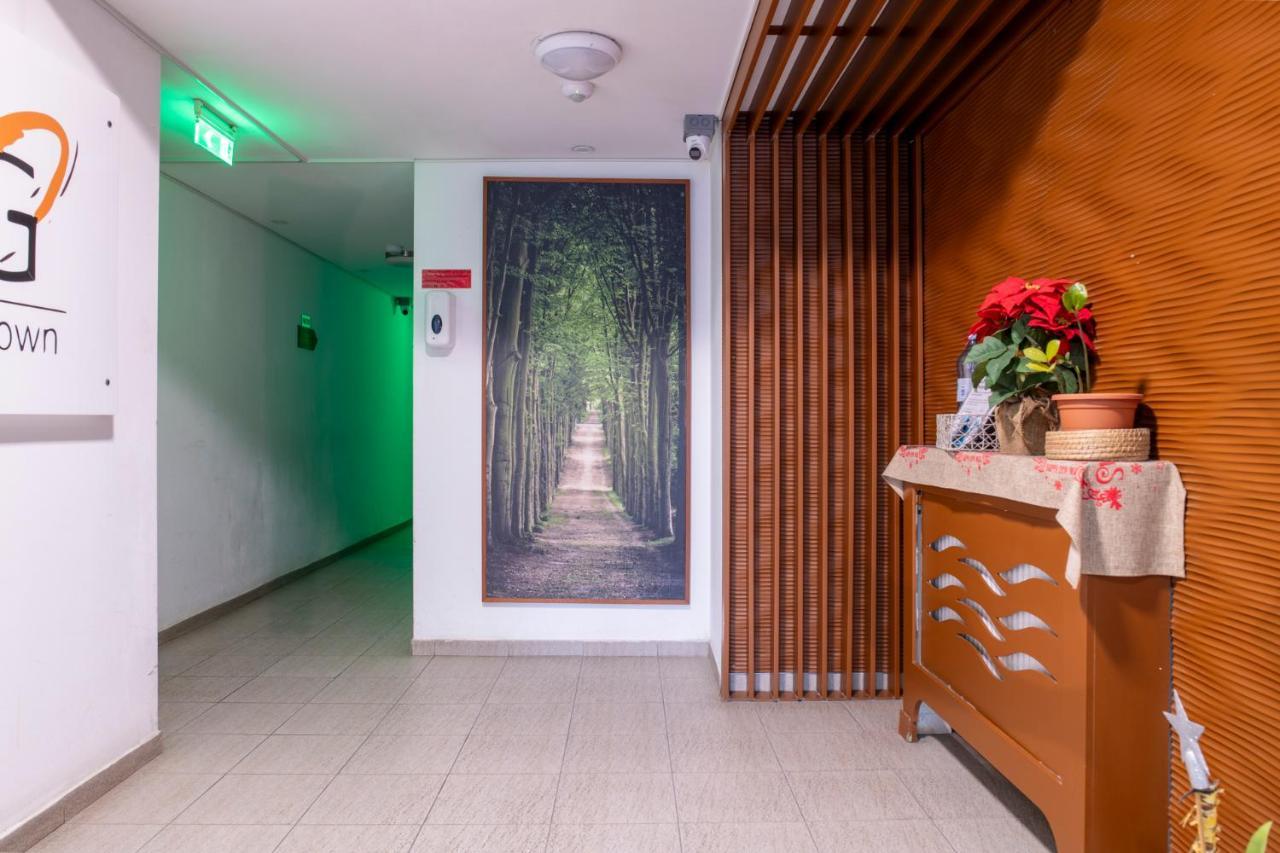 Gvitown Central Apartment Bukares Bagian luar foto