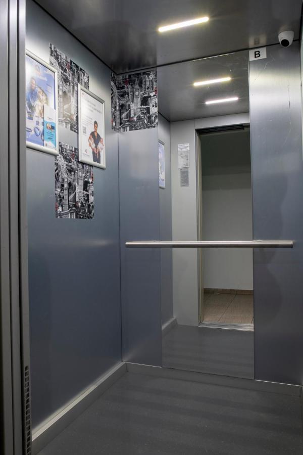 Gvitown Central Apartment Bukares Bagian luar foto