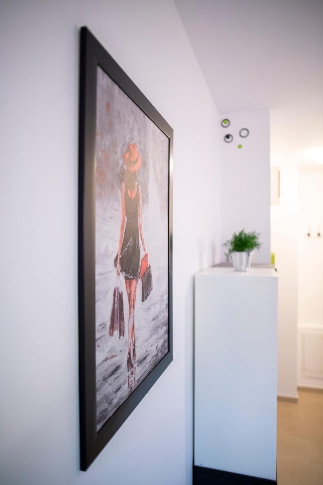Gvitown Central Apartment Bukares Bagian luar foto